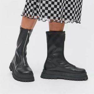 URBAN OUTFITTERS ZOLA BLACK VEGAN LEATHER Chunky MOTO COMBAT ZIPPER BOOTS! NWOT!